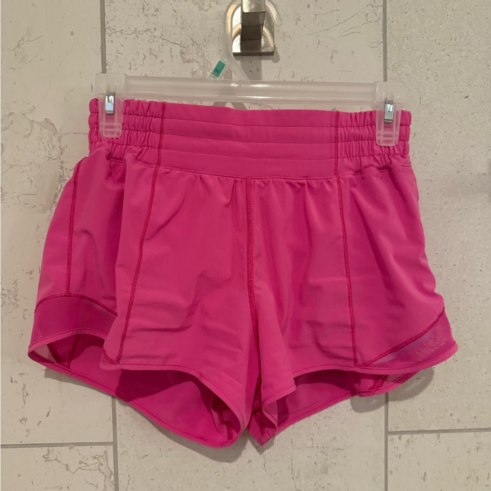 Lululemon Hotty Hot high rise 2.5 inch size 4 sonic pink
